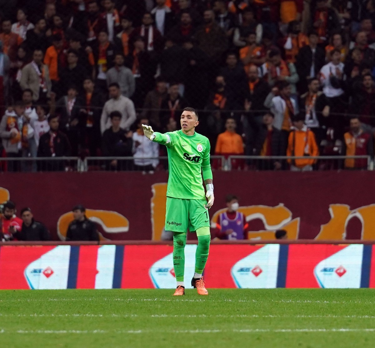 Fernando Muslera penaltı kurtardı