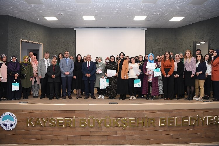 Kayseri'de Mutlu Evlilik Akademisi mezunlarını verdi